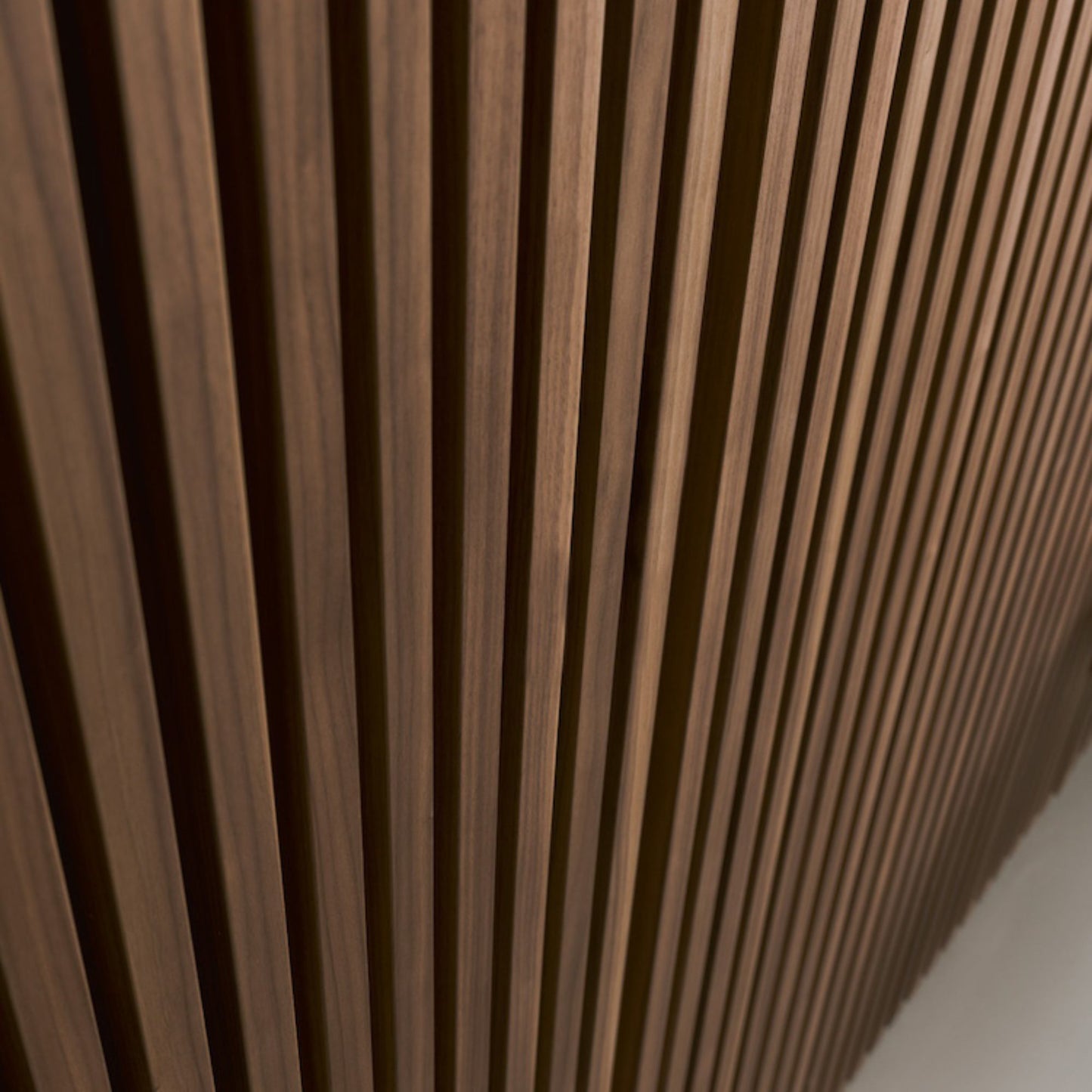 # BOISERIE DOGA - RES ITALIA Rivestimenti per pareti con doghe verticali e finiture personalizzabili