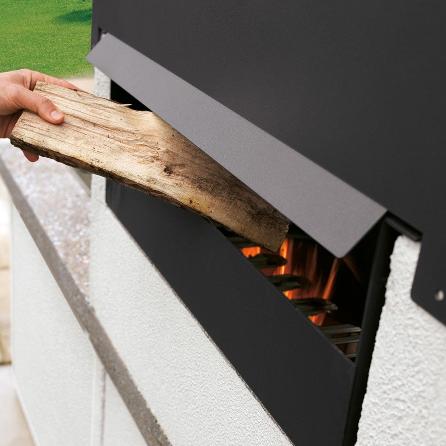 Barbecue a legna in cemento MAXIME CAPPA INOX per giardino - PALAZZETTI con piano Marmotech, vano con antine e doppio caricamento legna