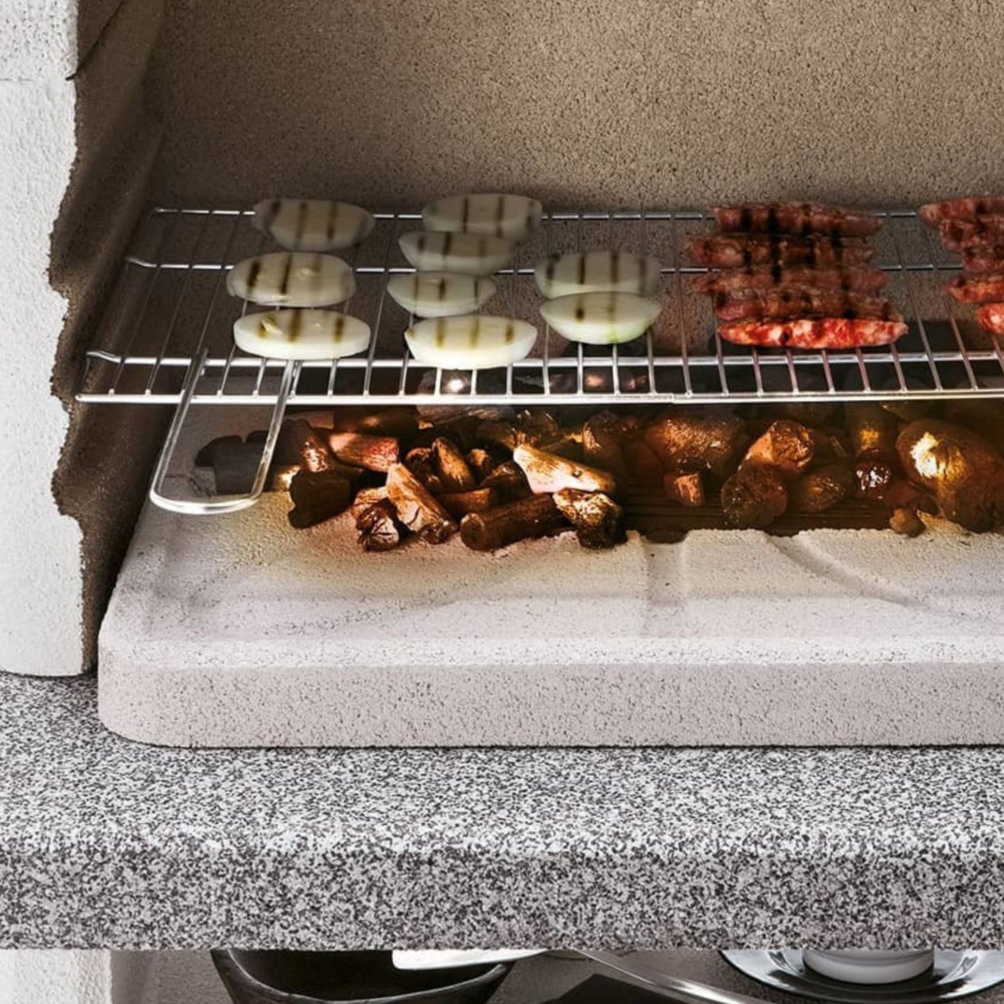 Barbecue a legna in cemento SALINA - PALAZZETTI con griglia regolabile, piano Marmotech e cassetto cenere Fast-Fire Box