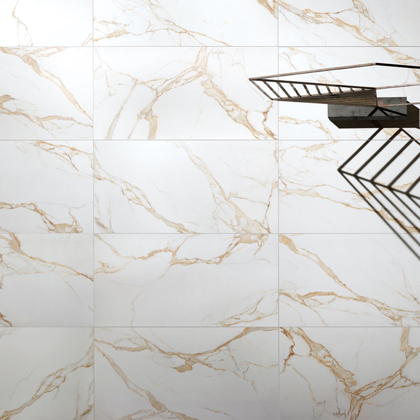 # CALACATTA GOLD Gres porcellanato effetto marmo - TAGINA piastrelle dall'eleganza naturale, venature oro su fondo bianco