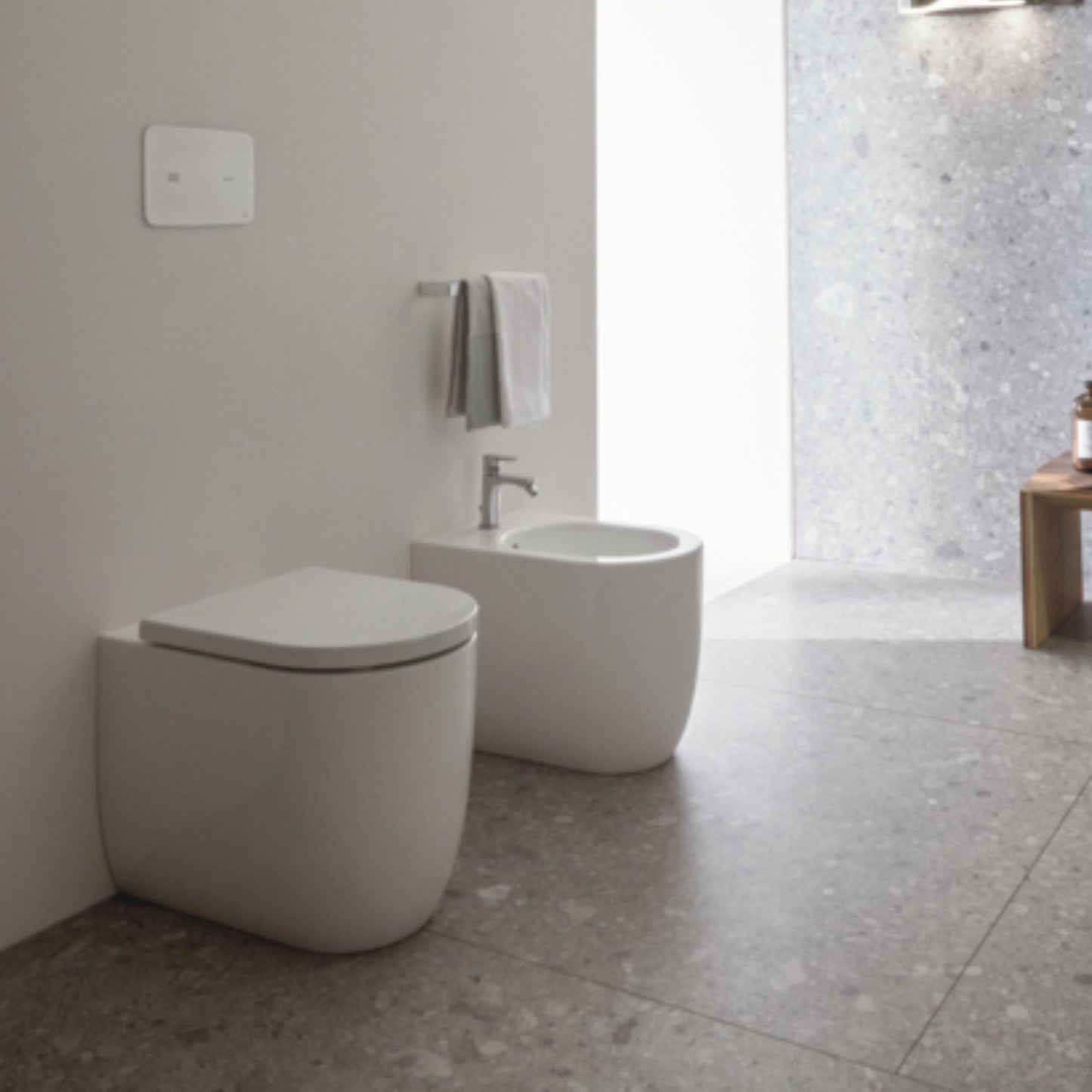 IDEAL STANDARD BLEND CURVE VASO BIANCO a terra universale filo parete AquaBlade