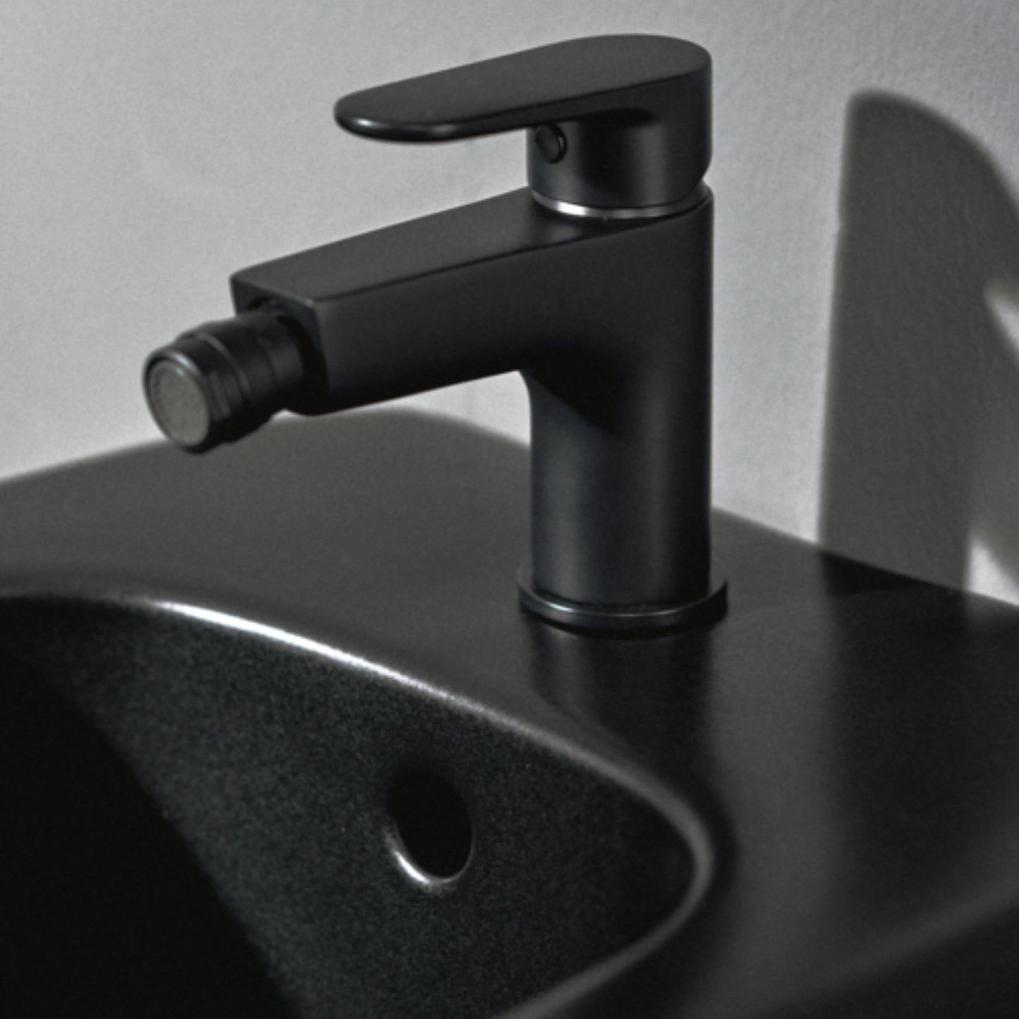 IDEAL STANDARD TESI BIDET SOSPESO NERO con fissaggi nascosti per bagno