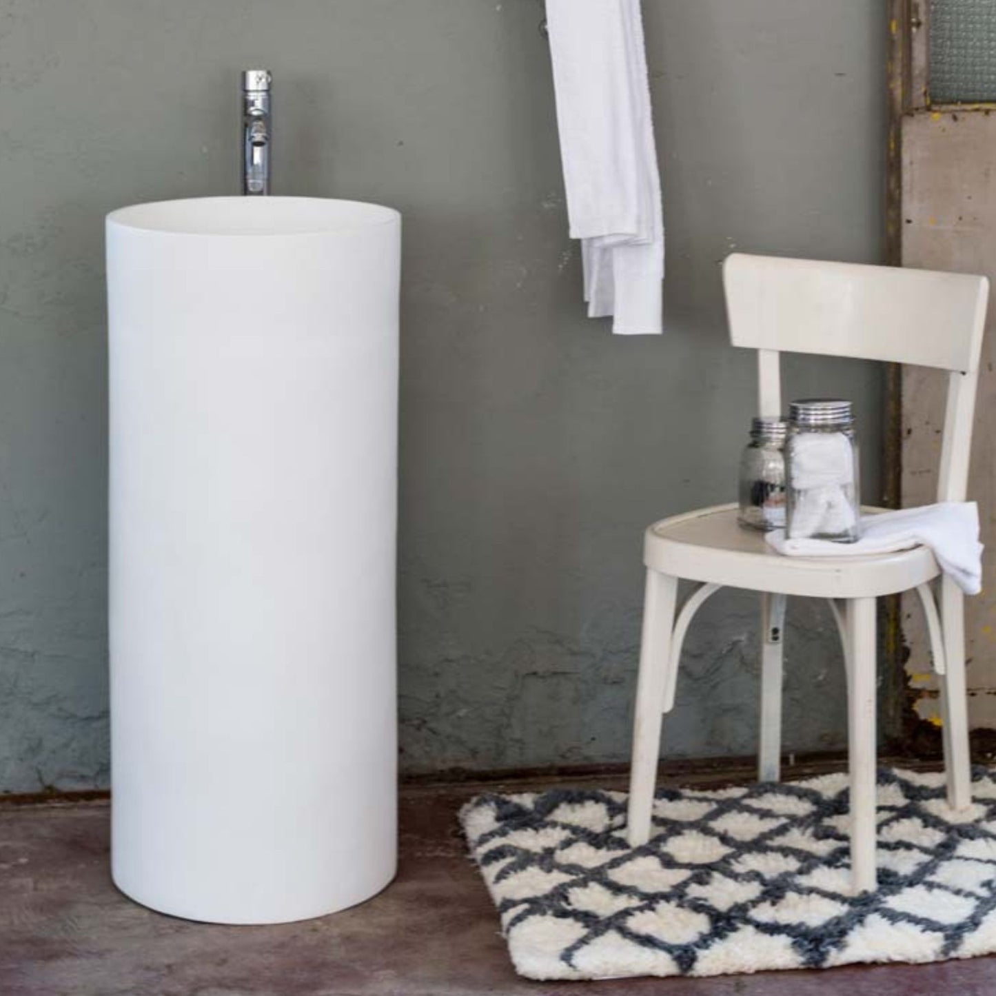 LAVABO CILINDRO FREESTANDING in resina - CIPÍ lavandino bianco interamente artigianale