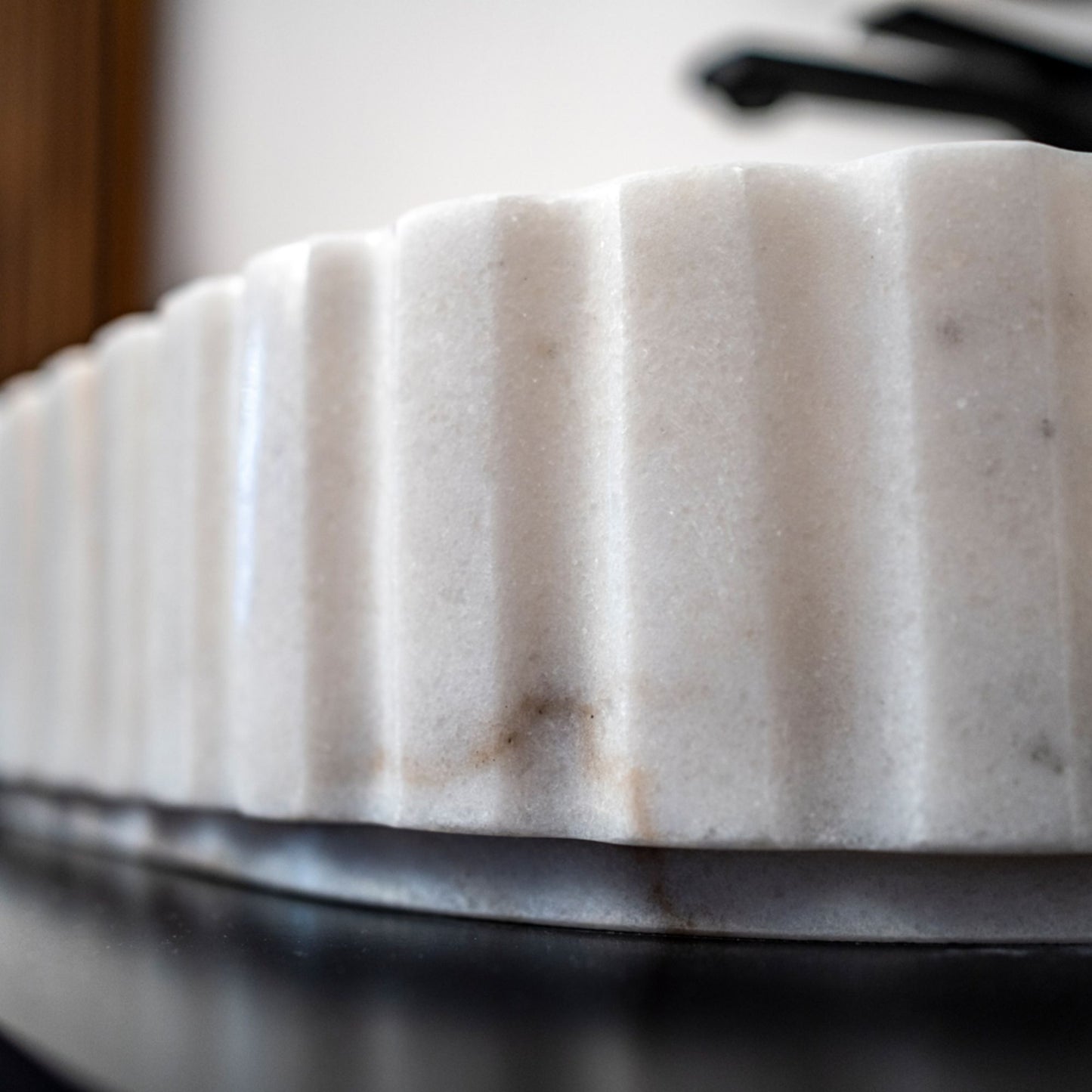 LAVABO MOON WHITE in marmo bianco 55x35x12cm - CIPÍ stile luxury per bagni eleganti