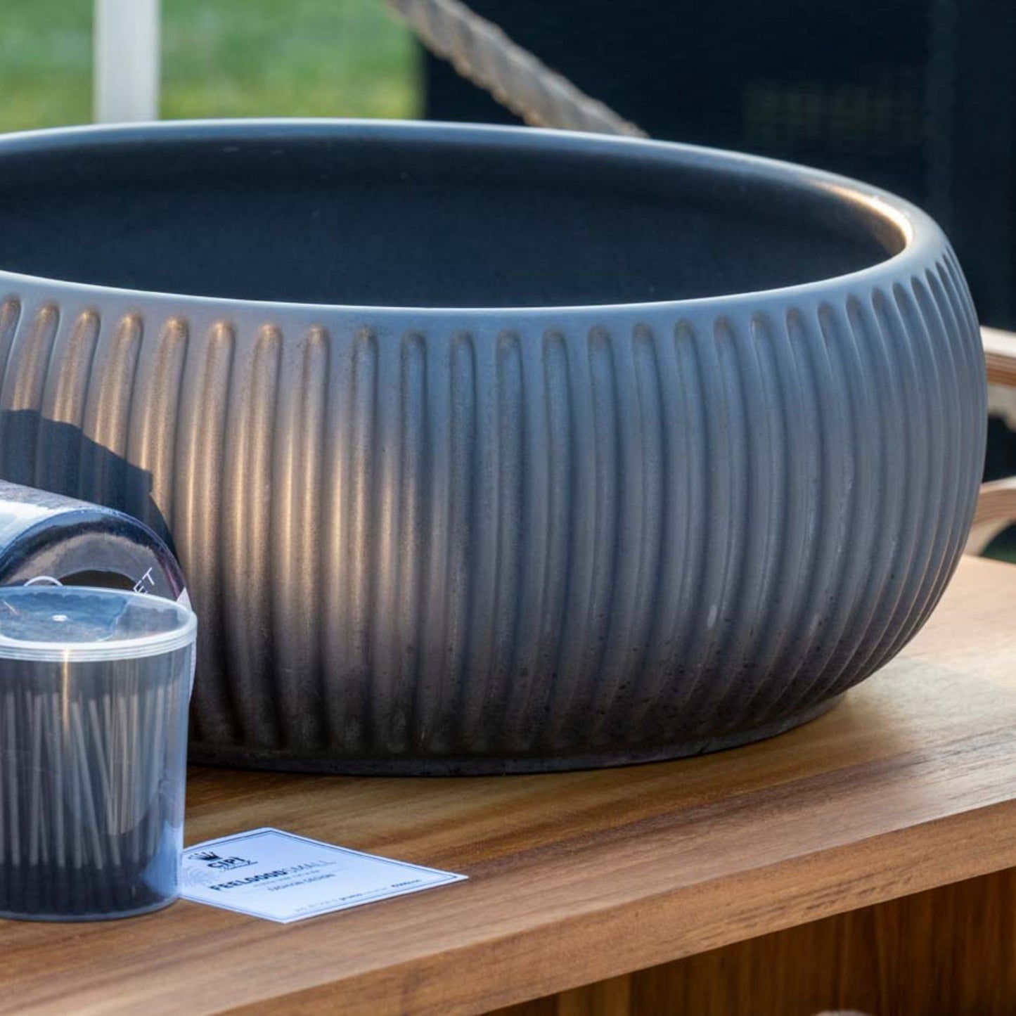 LAVABO PLISSE ROUND in cemento e resina - CIPÍ lavandino dal design moderno e superfici materiche uniche