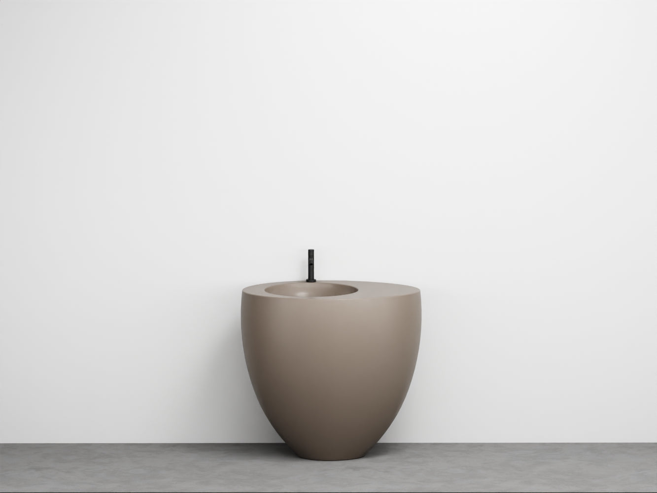 # LAVABO FREESTANDING LE GIARE - CIELO Realizzato in ceramica di alta qualità per un bagno sinuoso e austero
