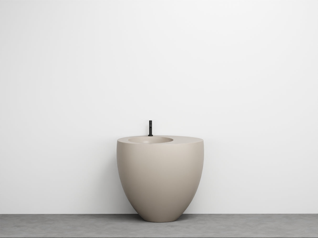# LAVABO FREESTANDING LE GIARE - CIELO Realizzato in ceramica di alta qualità per un bagno sinuoso e austero