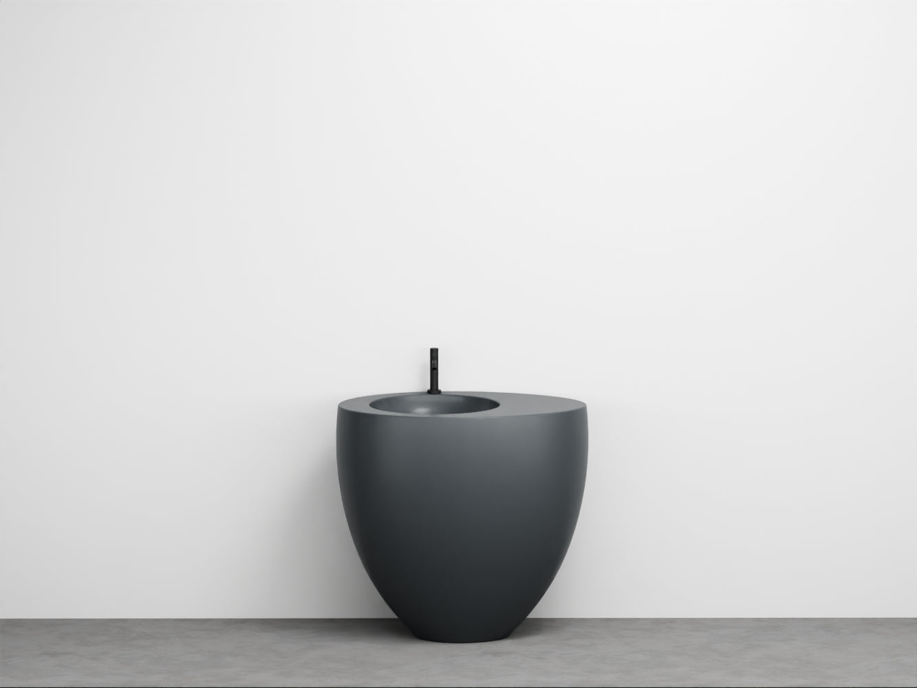 # LAVABO FREESTANDING LE GIARE - CIELO Realizzato in ceramica di alta qualità per un bagno sinuoso e austero