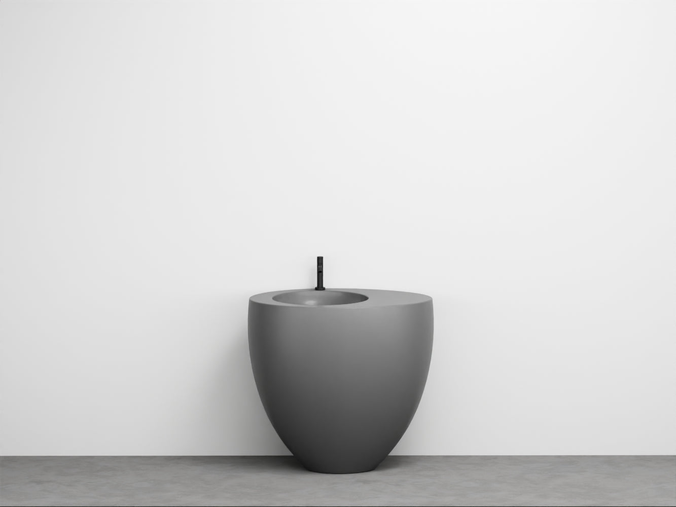 # LAVABO FREESTANDING LE GIARE - CIELO Realizzato in ceramica di alta qualità per un bagno sinuoso e austero