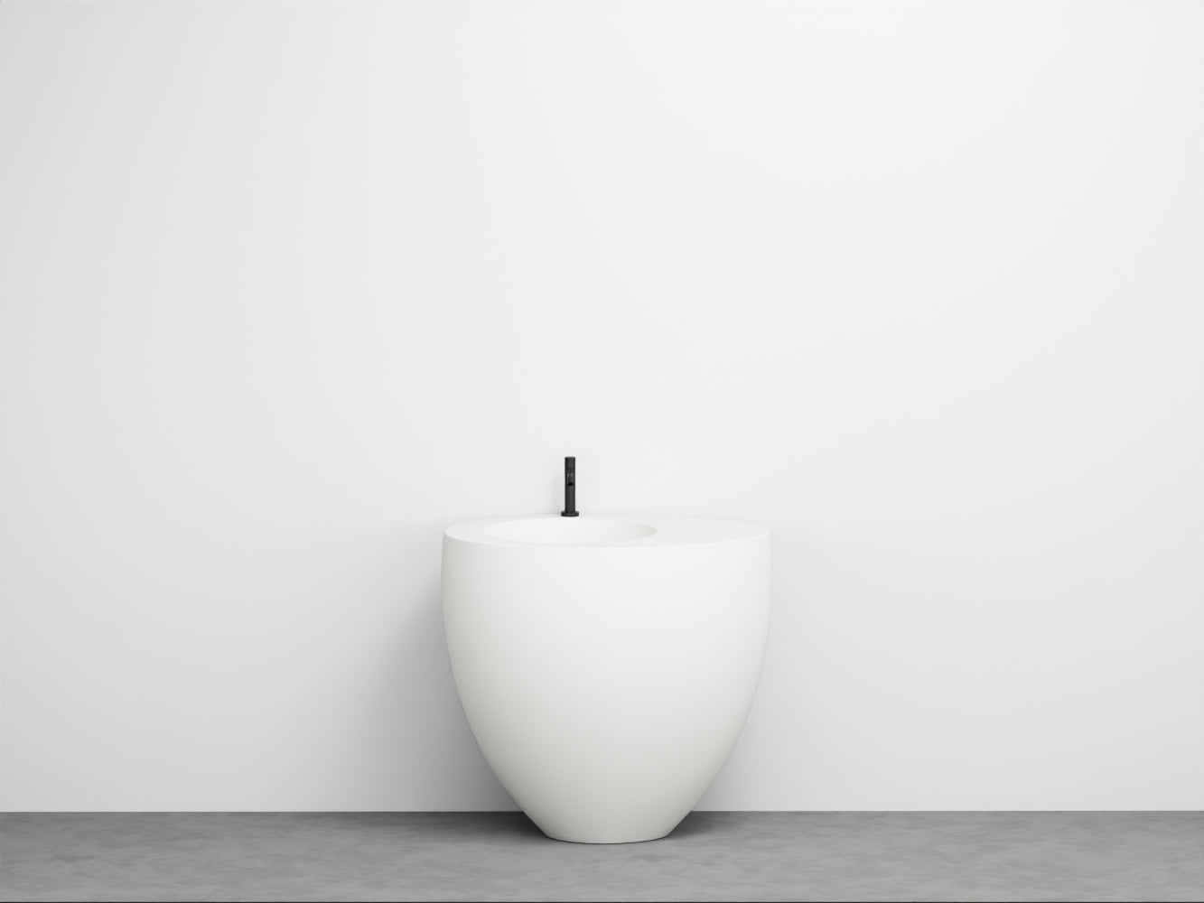# LAVABO FREESTANDING LE GIARE - CIELO Realizzato in ceramica di alta qualità per un bagno sinuoso e austero