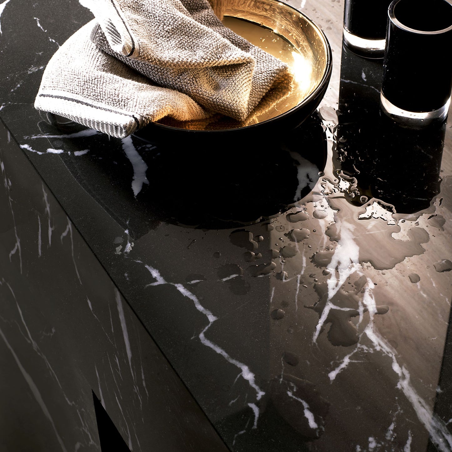 # MARQUINA Gres porcellanato nero lucido - TAGINA Marmo nero lucido con venature bianche