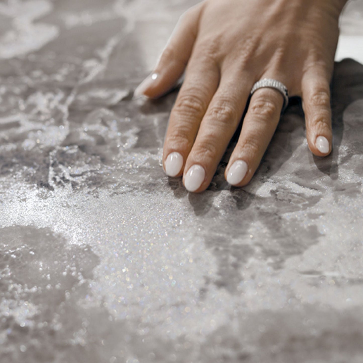 # ONYX DIAMOND Gres porcellanato effetto onice - TAGINA Superfici con microcristalli brillanti e tecnologia Diamond Shard Effect