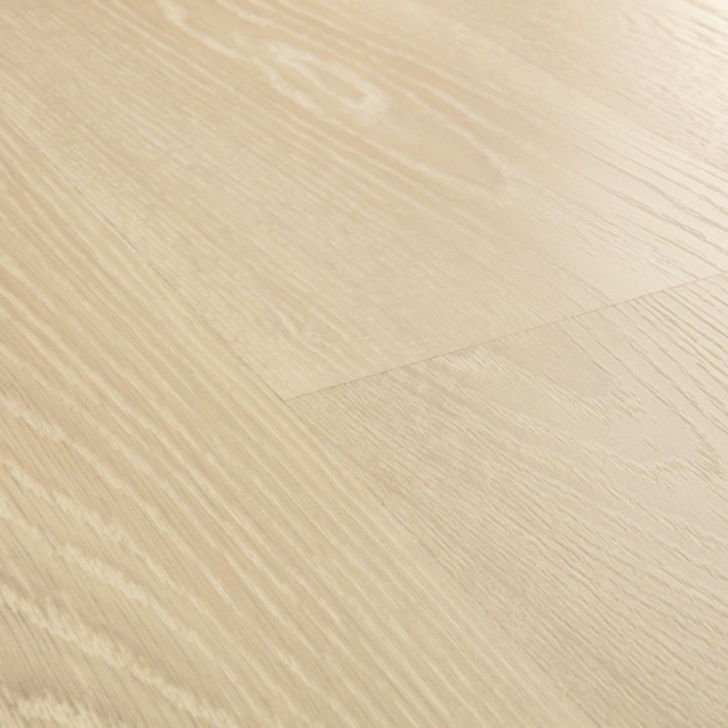 Pavimento in Laminato CLASSIC ROVERE BEIGE GHIACCIATO QUICK-STEP con sistema Uniclic e compatibilità con riscaldamento a pavimento per ambienti residenziali