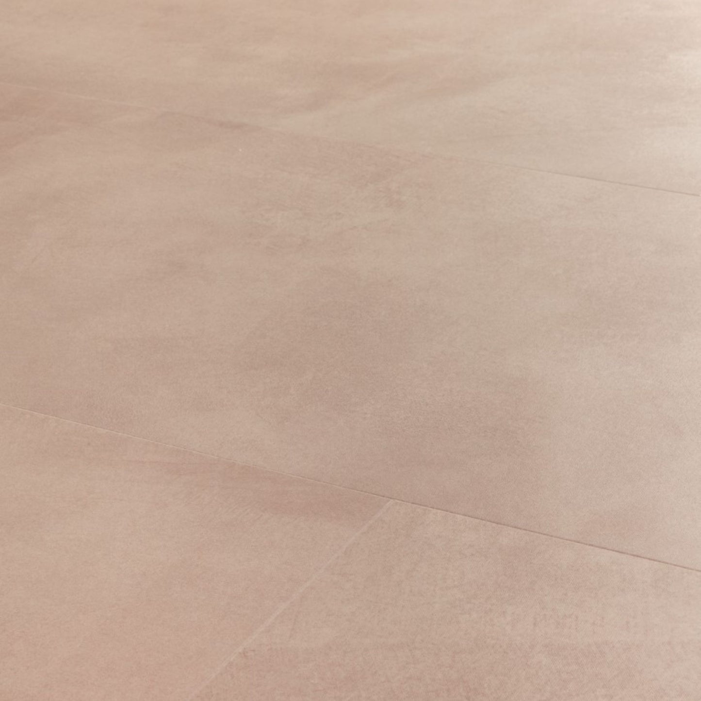 Pavimento in PVC ILLUME BLUSH SOFT QUICK-STEP tonalità rosa tenue con aspetto pietra delicato e contemporaneo
