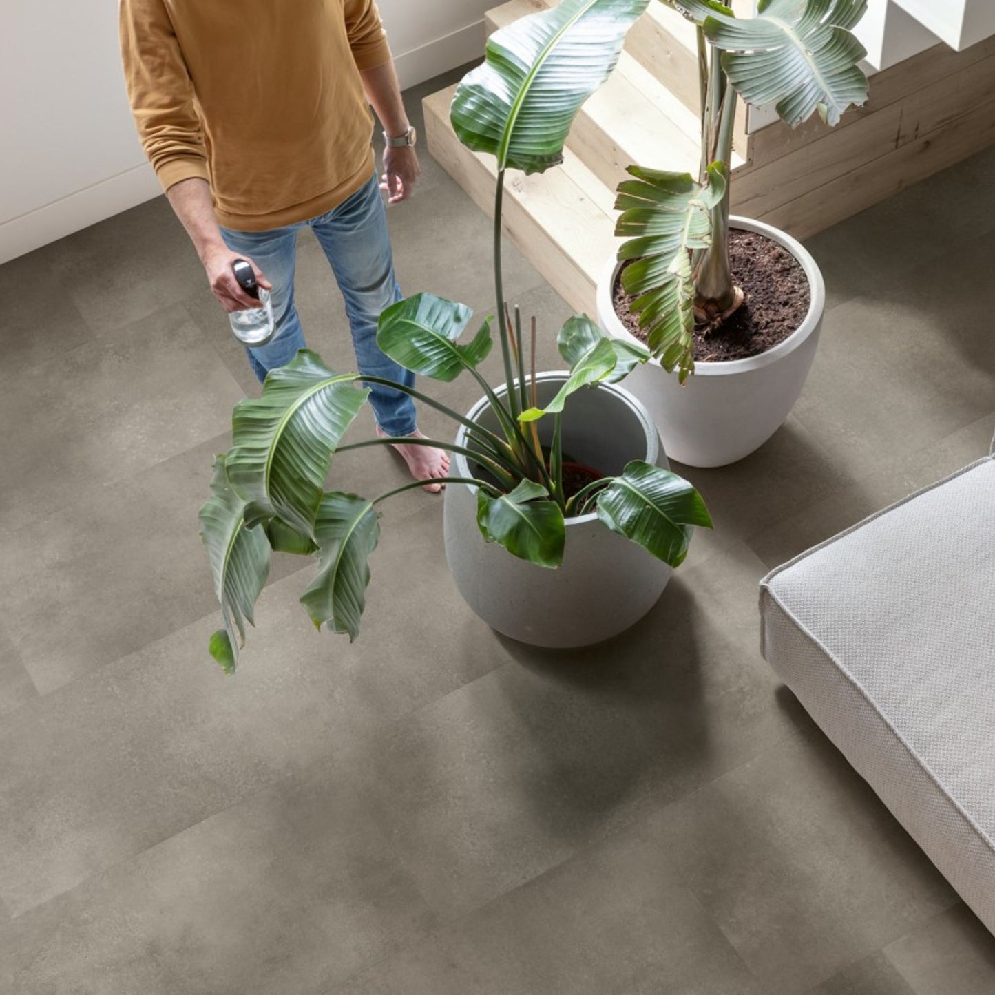 Pavimento in PVC ILLUME CEMENTO NUVOLATO QUICK-STEP effetto cemento nuvolato impermeabile, materassino integrato e garanzia residenziale a vita