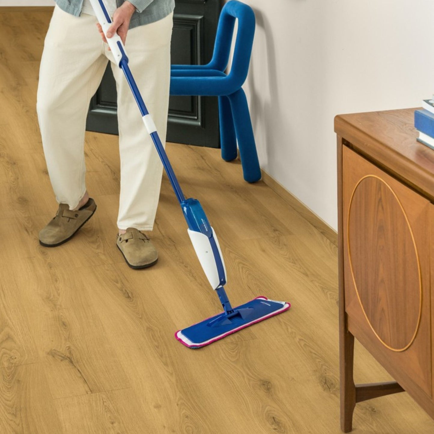 Pavimento in Laminato CLASSIC ROVERE CLASSICO CHIARO QUICK-STEP 100% impermeabile, bisellatura a stampa, sistema Uniclic