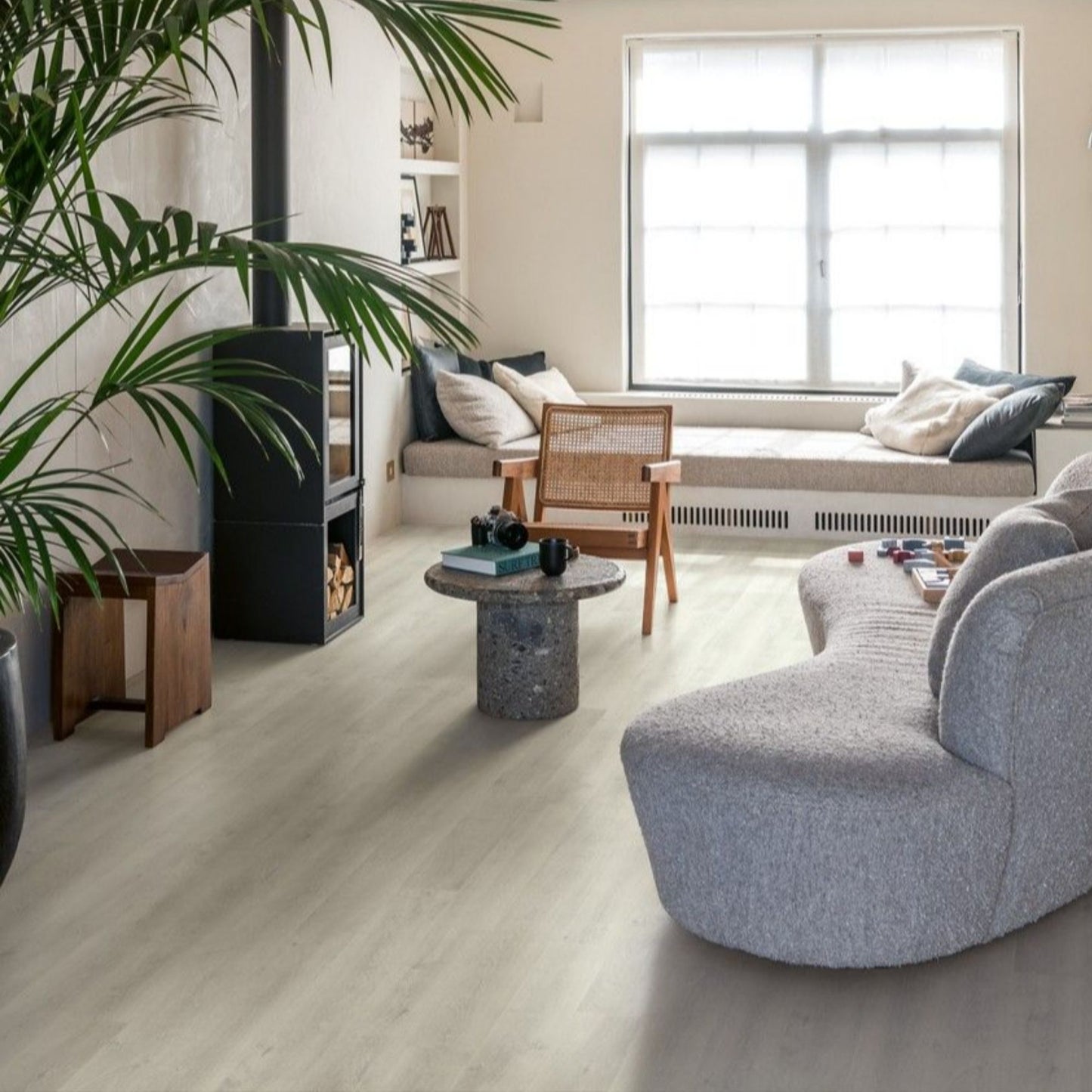 Pavimento in Laminato ELIGNA ROVERE VENEZIA CHIARO QUICK-STEP impermeabile con sistema Uniclic, classe 32, per ambienti residenziali continui e luminosi
