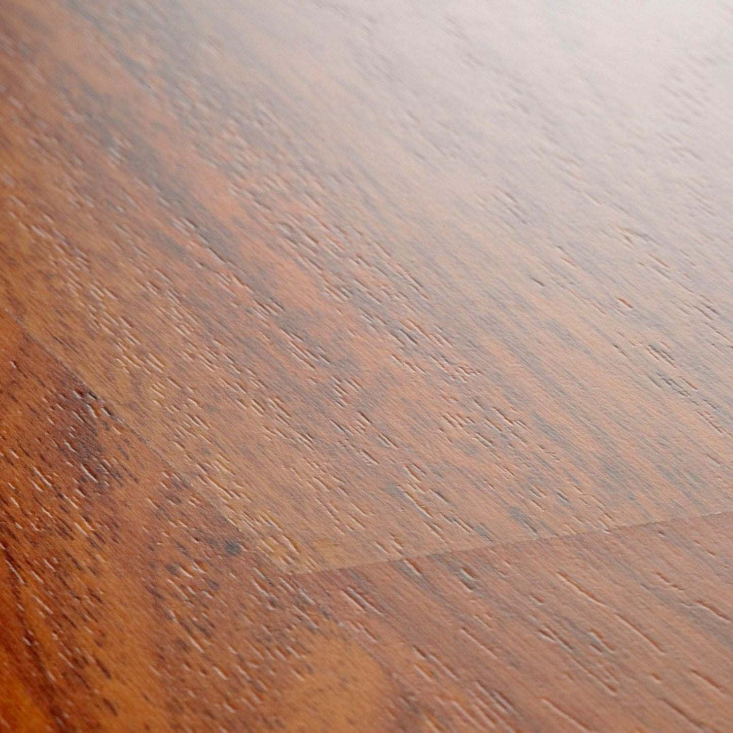 Pavimento in Laminato ELIGNA MERBAU QUICK-STEP con doga elegante, impermeabilità totale e compatibilità con riscaldamento a pavimento
