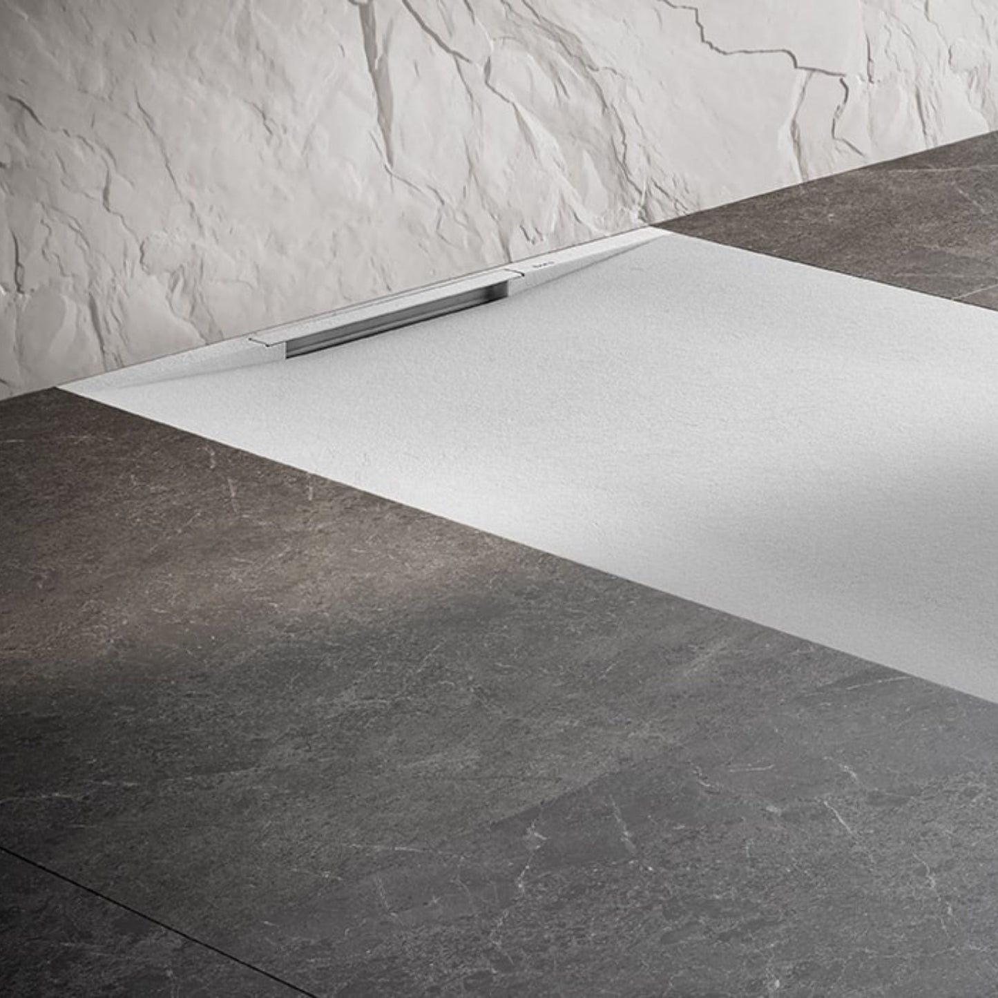 # PIATTO DOCCIA LIMITE lineare con piletta nascosta - FIORA BATH design innovativo griglia abbinata
