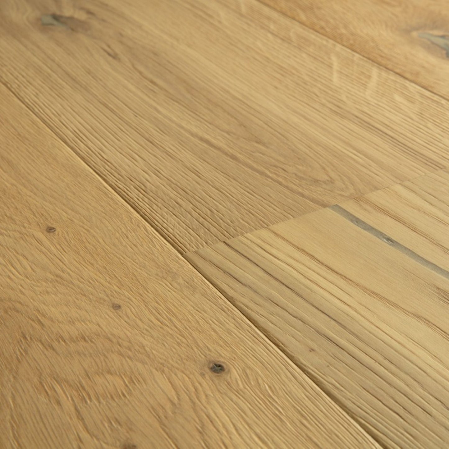 Pavimento in PARQUET CASCADA ROVERE DEL DESERTO EXTRA OPACO QUICK-STEP effetto legno finitura laccata extra opaca e tecnologia Wood for Life anti-umidità