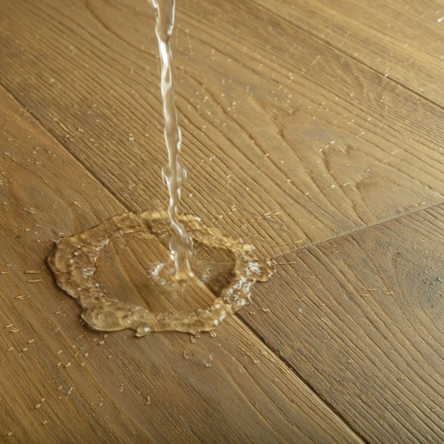 Pavimento in PARQUET CASCADA ROVERE MOKACCINO EXTRA OPACO QUICK-STEP effetto legno ideale sia per ambienti residenziali moderni che per spazi classici
