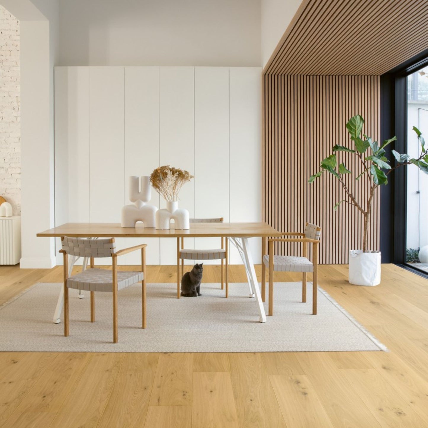 Pavimento in PARQUET CALA ROVERE PURO EXTRA OPACO QUICK-STEP effetto legno tecnologia Wood for Life previene l’adesione di fango, residui o altri tipi di sporco