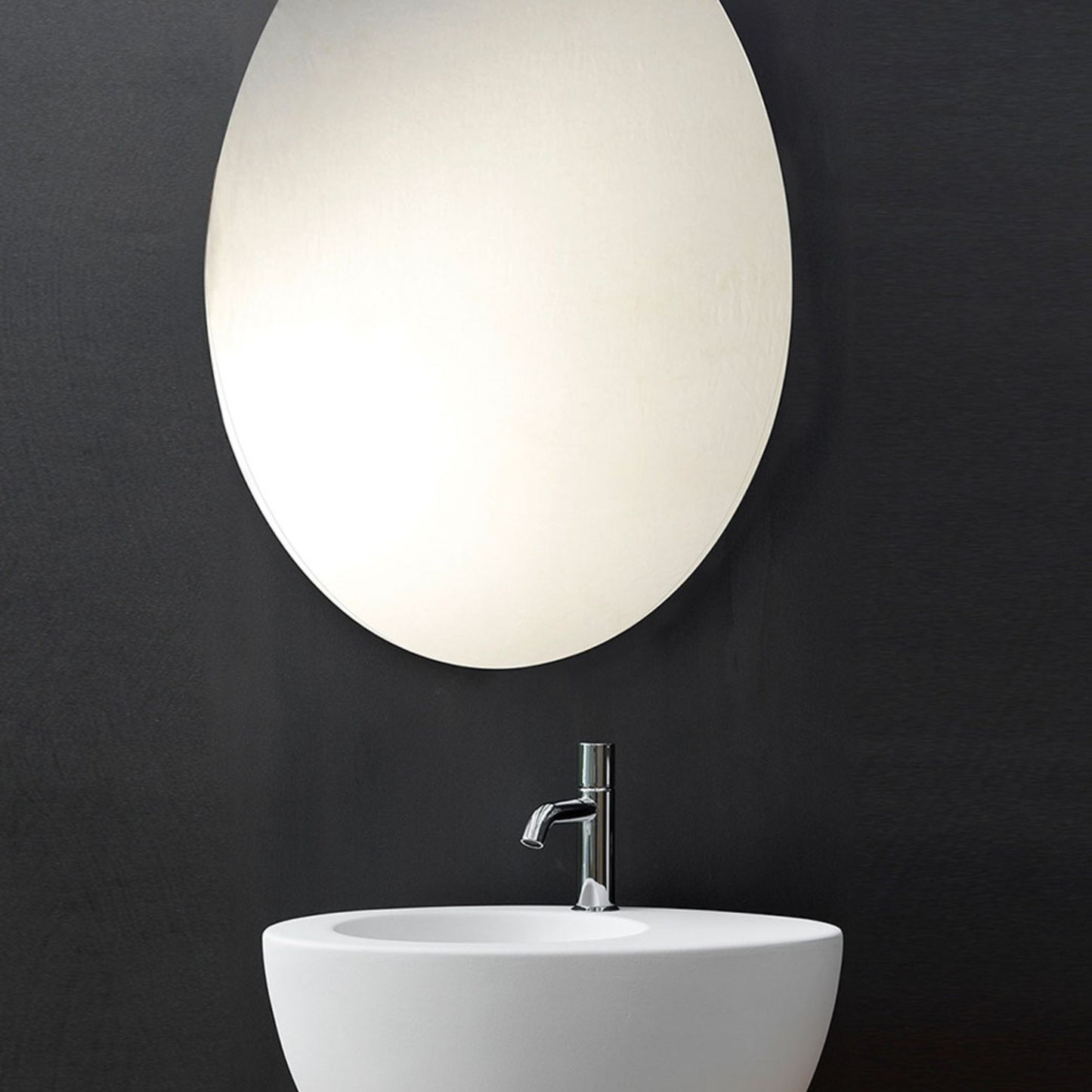 # SPECCHIO OVALE LE GIARE - CIELO dal design sinuoso per il tuo arredo bagno dall'eleganza contemporanea