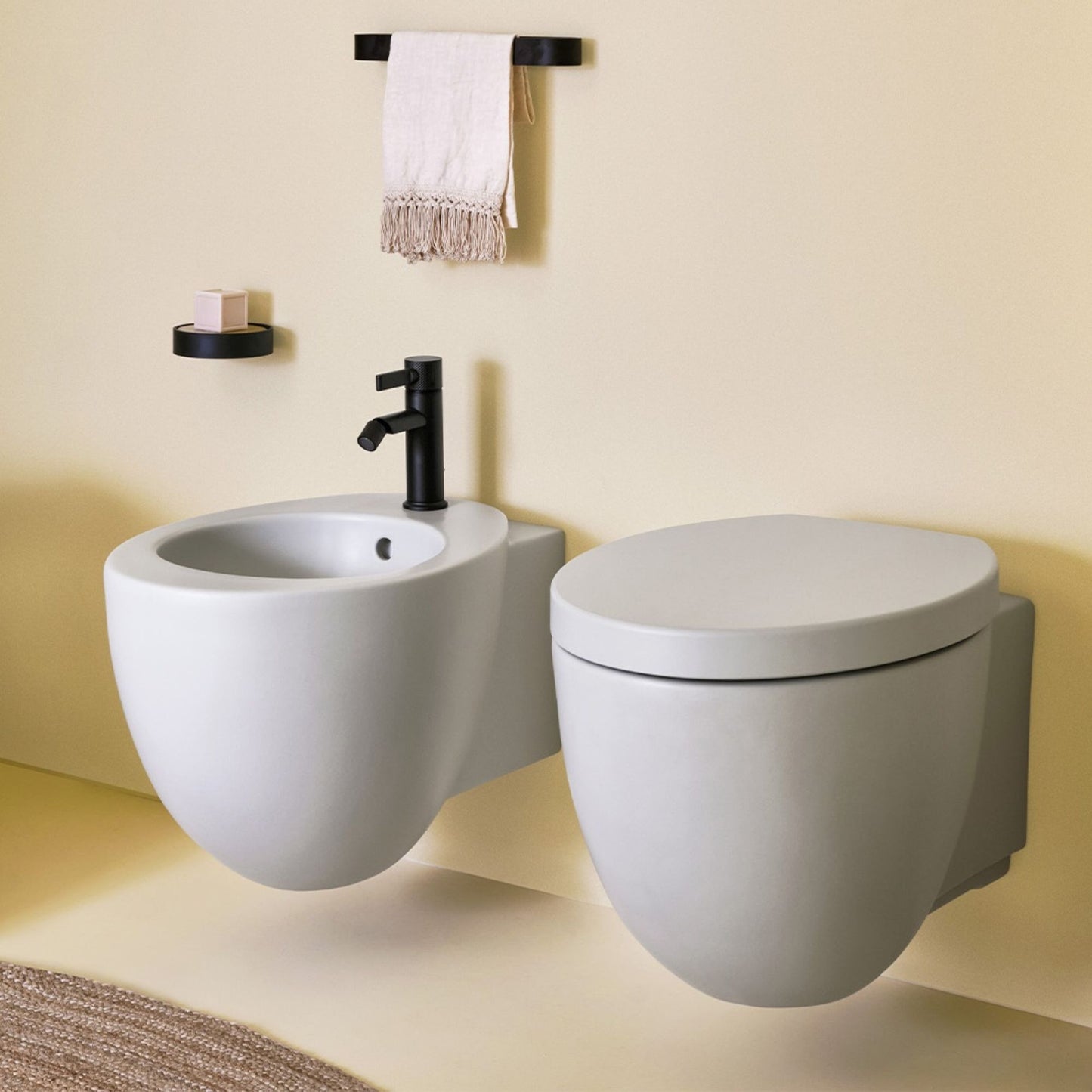 # BIDET SOSPESO LE GIARE - CIELO bagno dal design sinuoso e raffinato installazione sospesa