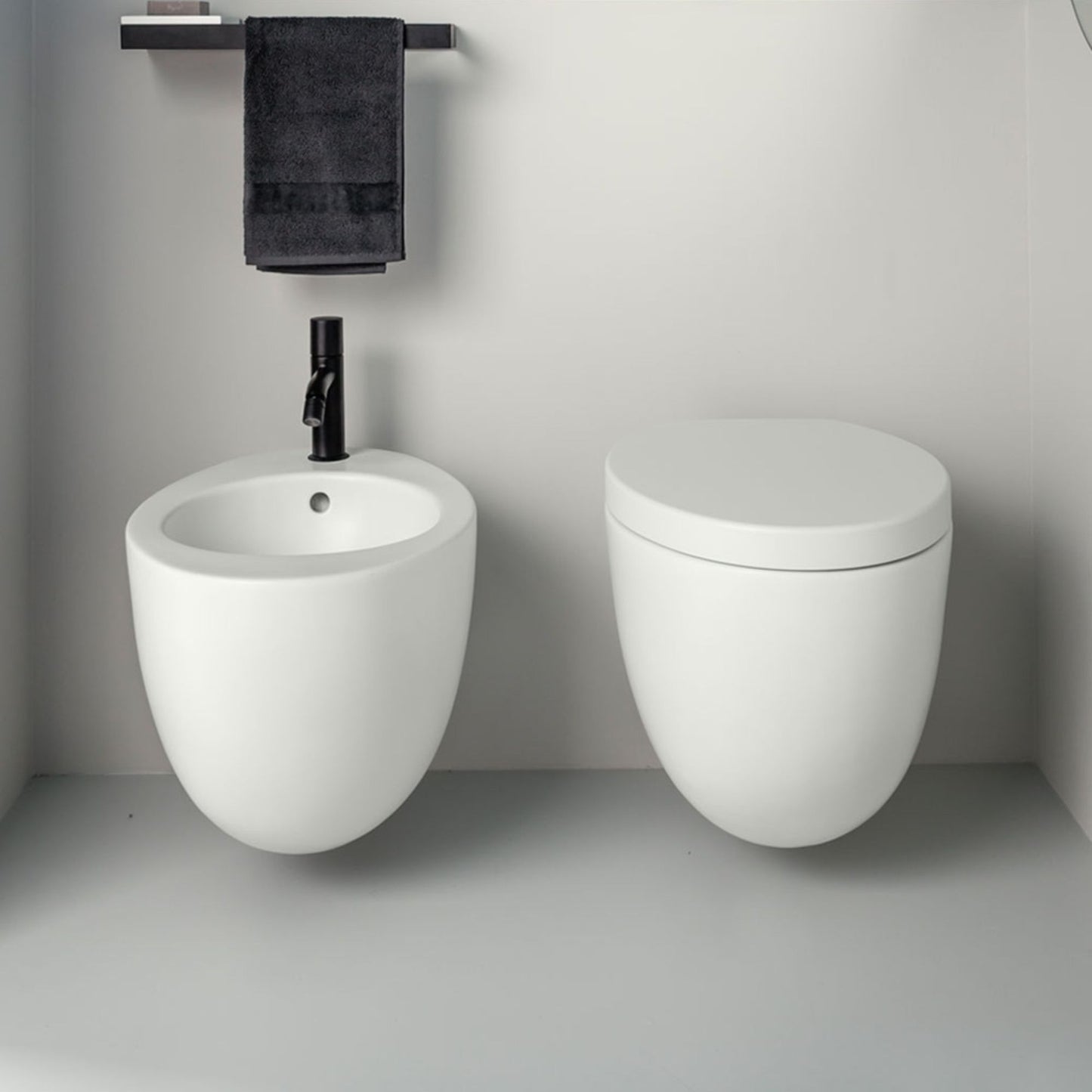 # BIDET SOSPESO LE GIARE - CIELO bagno dal design sinuoso e raffinato installazione sospesa
