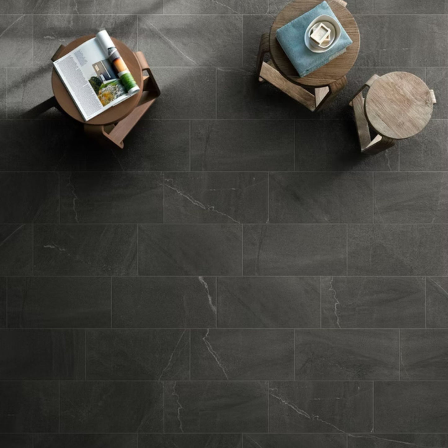 SINTRA SAVOIA ITALIA Piastrelle in gres porcellanato effetto pietra Piasentina neutra e materica per interni ed esterni