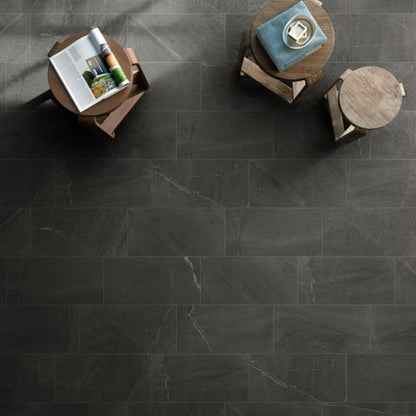 SINTRA SAVOIA ITALIA Piastrelle in gres porcellanato effetto pietra Piasentina neutra e materica per interni ed esterni