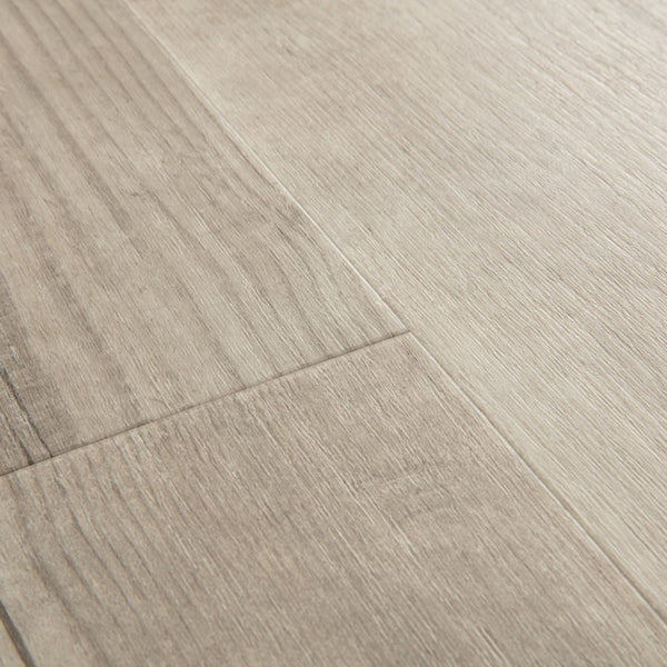 Pavimento in PVC BLOOM PINO FOSCHIA MATTUTINA QUICK-STEP studiata per favorire la luminosità degli spazi senza risultare fredda