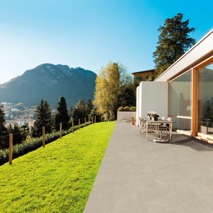 SINTRA SAVOIA ITALIA Piastrelle in gres porcellanato effetto pietra Piasentina neutra e materica per interni ed esterni