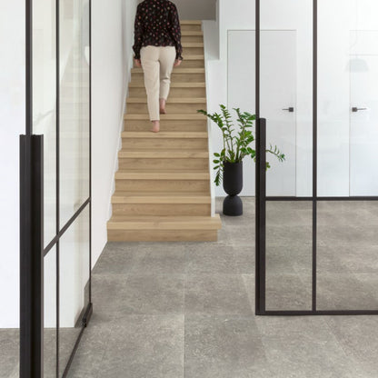 Pavimento in Laminato CAPTURE MUSE ARDESIA DEL CREPUSCOLO QUICK-STEP effetto pietra compatibilità con riscaldamento a pavimento per ambienti domestici