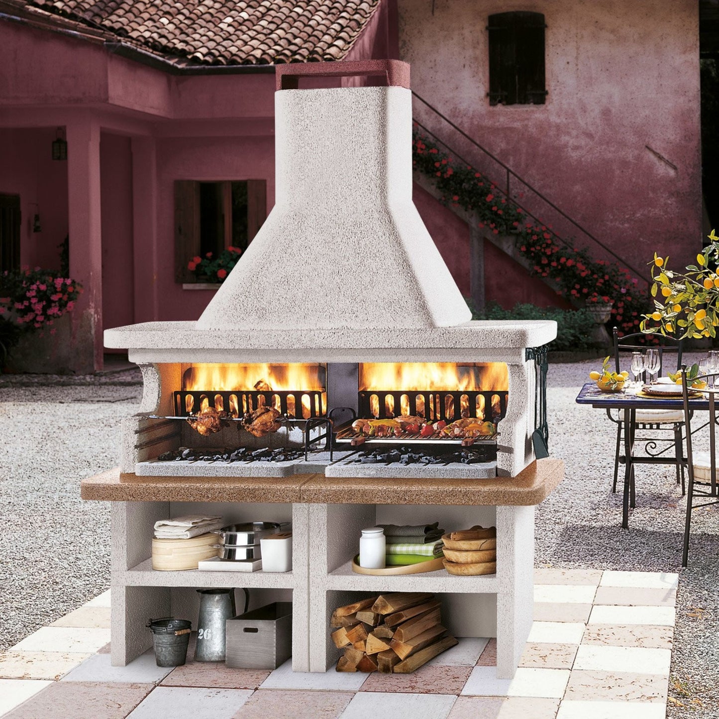 Barbecue in cemento a legna MIAMI con doppia griglia - PALAZZETTI sistema Fast-Fire per cotture intensive all’aperto