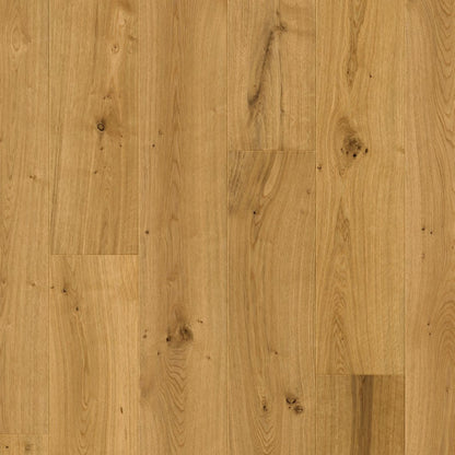 Pavimento in PARQUET CALA ROVERE ALBA EXTRA OPACO QUICK-STEP effetto legno doga lunga e larga, compatibile con riscaldamento a pavimento.