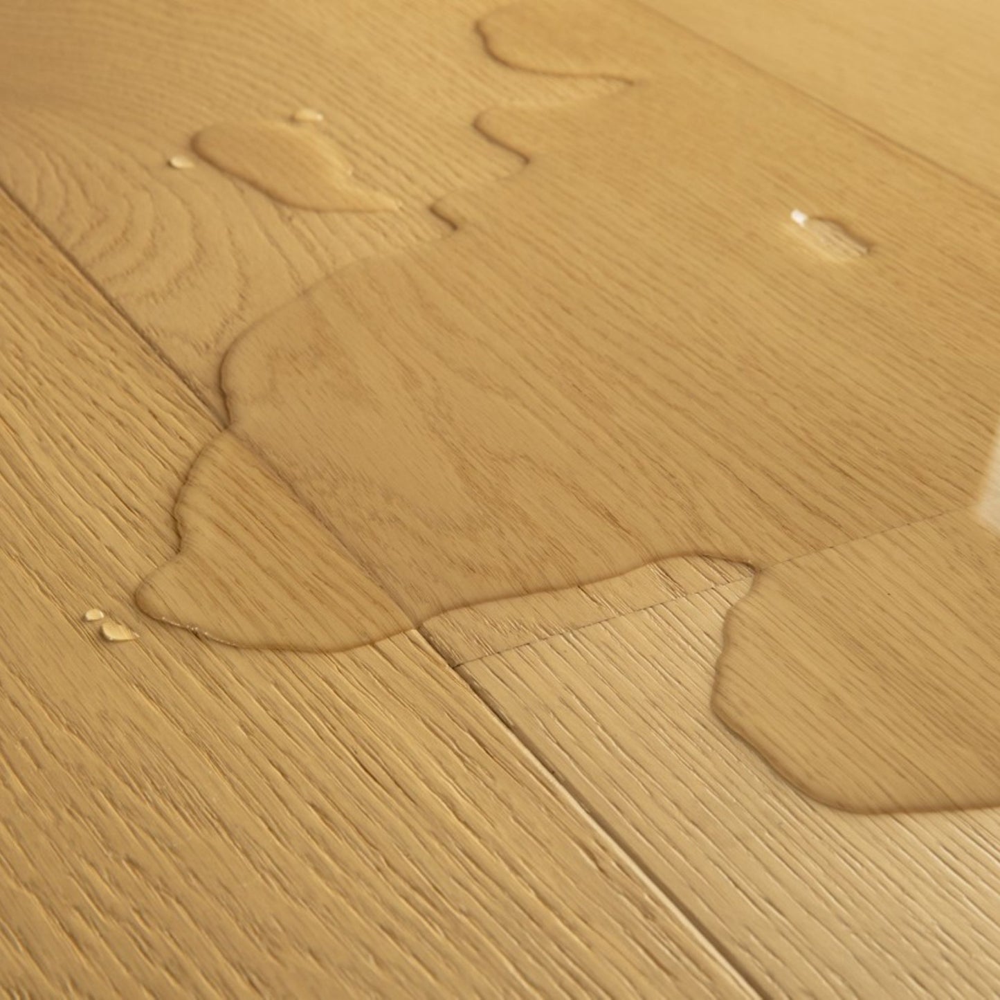 Pavimento in PARQUET CALA ROVERE CUOIO EXTRA OPACO QUICK-STEP effetto legno ompatibile con il riscaldamento e il raffreddamento a pavimento