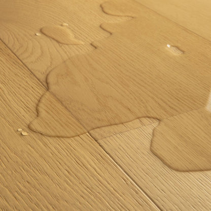 Pavimento in PARQUET CALA ROVERE CUOIO EXTRA OPACO QUICK-STEP effetto legno ompatibile con il riscaldamento e il raffreddamento a pavimento