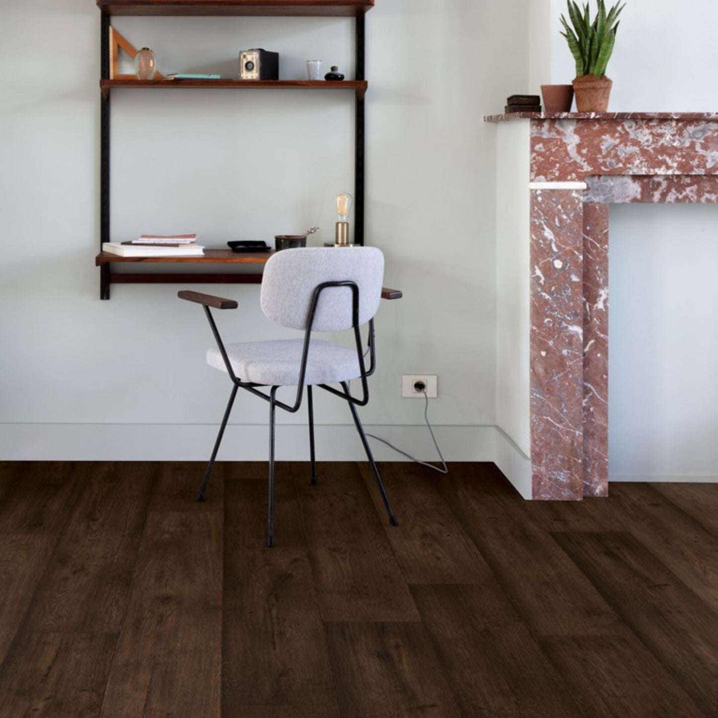 Pavimento in Laminato CAPTURE ROVERE CERATO SCURO QUICK-STEP resistente ai graffi e compatibile con riscaldamento a pavimento per ambienti residenziali