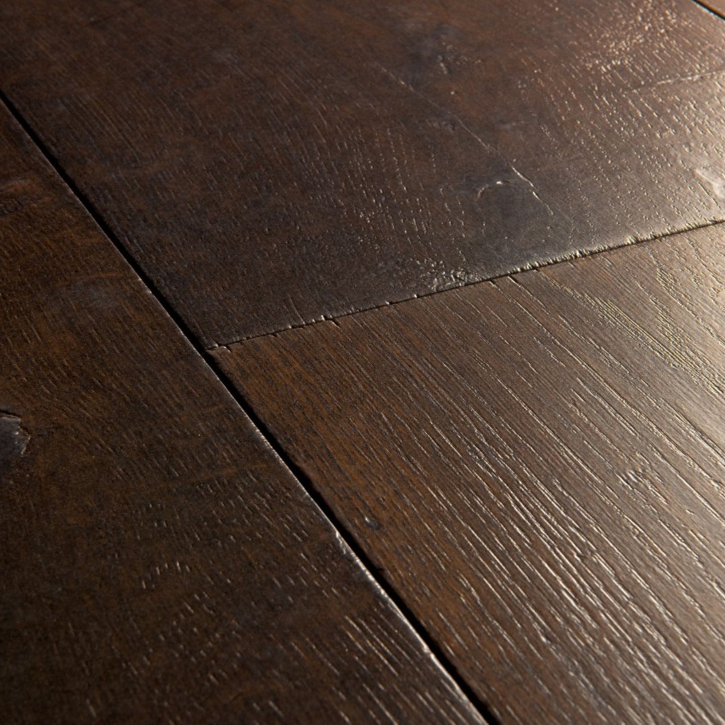 Pavimento in Laminato CAPTURE ROVERE CERATO SCURO QUICK-STEP resistente ai graffi e compatibile con riscaldamento a pavimento per ambienti residenziali
