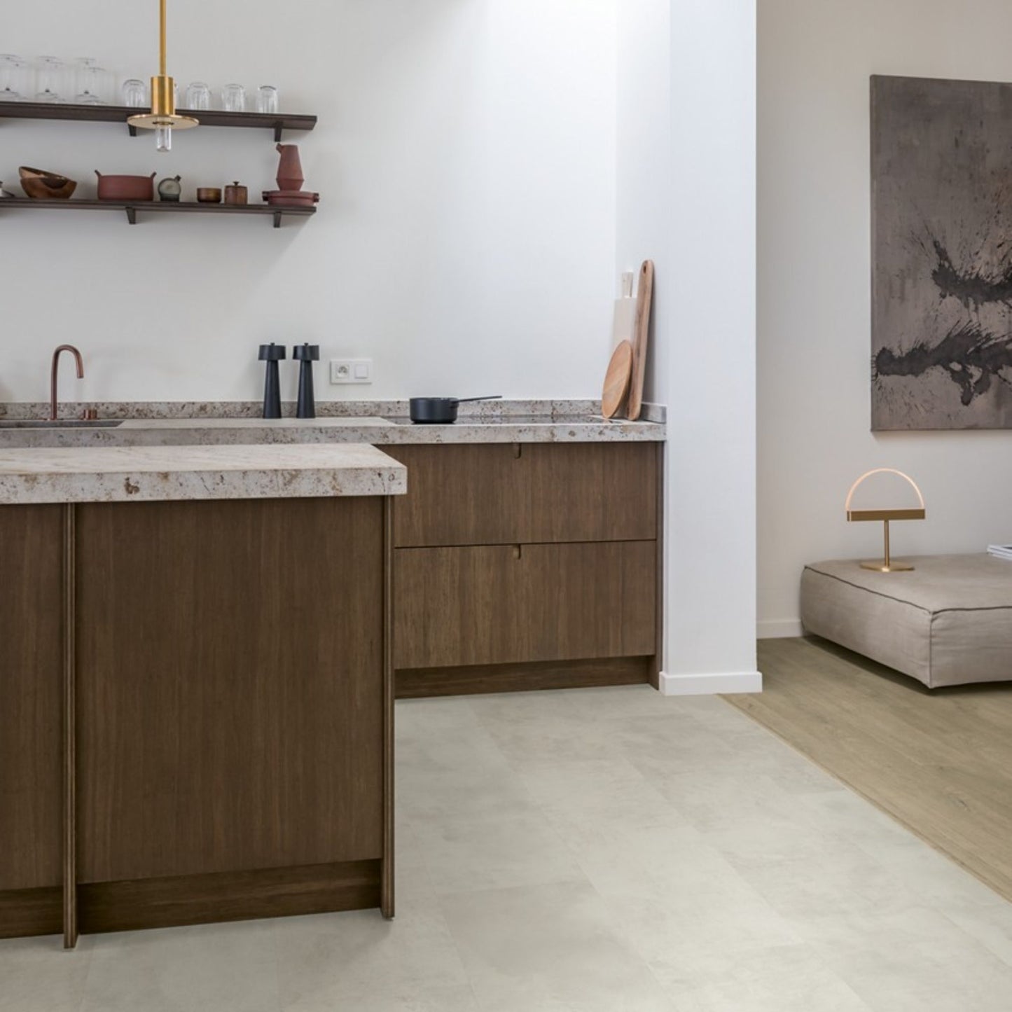 Pavimento in Laminato CAPTURE MUSE CEMENTO GRIGIO QUICK-STEP resistenza ai graffi e design effetto pietra per ambienti domestici ad alto utilizzo