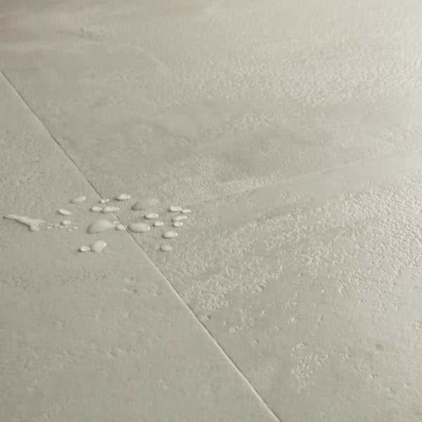 Pavimento in Laminato CAPTURE MUSE CEMENTO GRIGIO QUICK-STEP resistenza ai graffi e design effetto pietra per ambienti domestici ad alto utilizzo