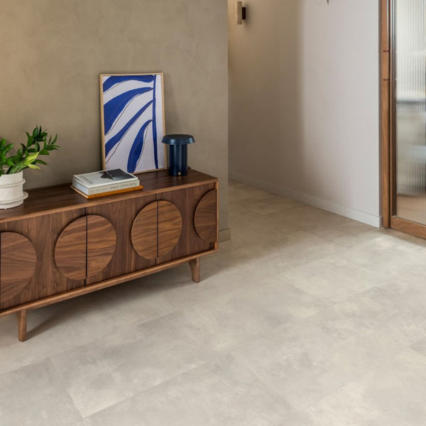 Pavimento in Laminato CAPTURE MUSE CEMENTO INDUSTRIALE QUICK-STEP effetto cemento grigio chiaro particolarmente apprezzato in abitazioni moderne