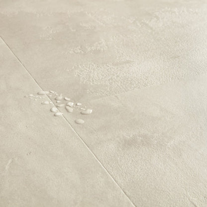 Pavimento in Laminato CAPTURE MUSE CEMENTO INDUSTRIALE QUICK-STEP effetto cemento grigio chiaro particolarmente apprezzato in abitazioni moderne