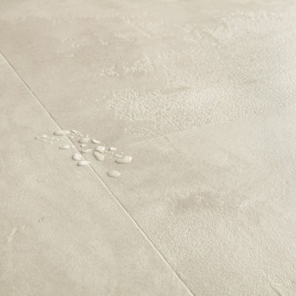 Pavimento in Laminato CAPTURE MUSE CEMENTO INDUSTRIALE QUICK-STEP effetto cemento grigio chiaro particolarmente apprezzato in abitazioni moderne