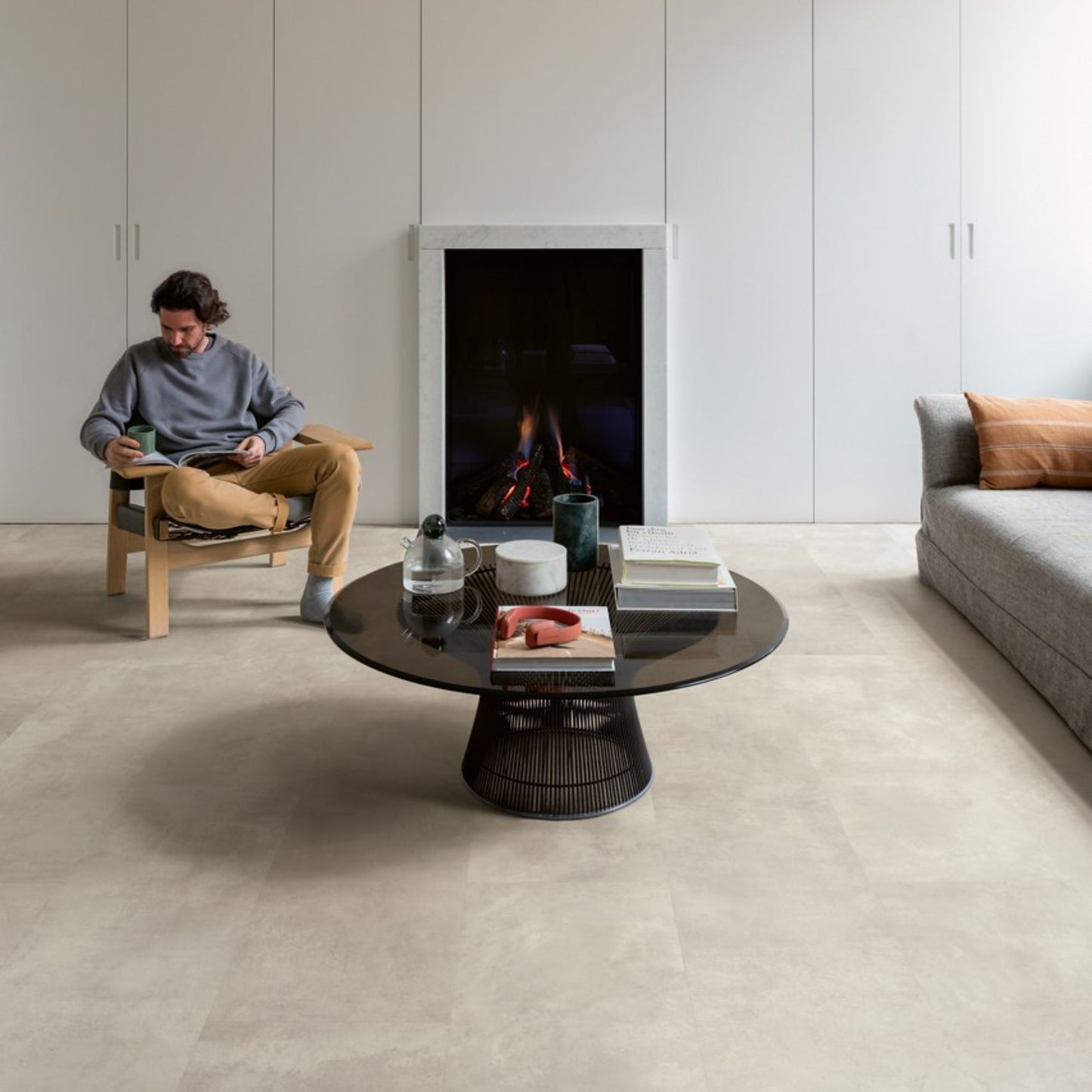 Pavimento in Laminato CAPTURE MUSE CEMENTO INDUSTRIALE QUICK-STEP effetto cemento grigio chiaro particolarmente apprezzato in abitazioni moderne