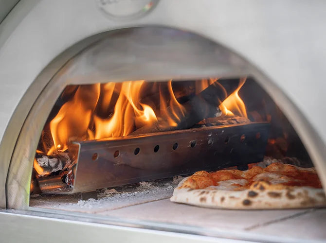 Dettaglio del forno Clementi Clementino a legna