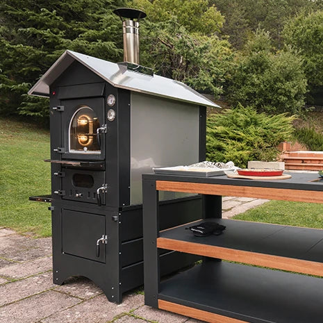 Forno a legna Clementi Master all'aperto
