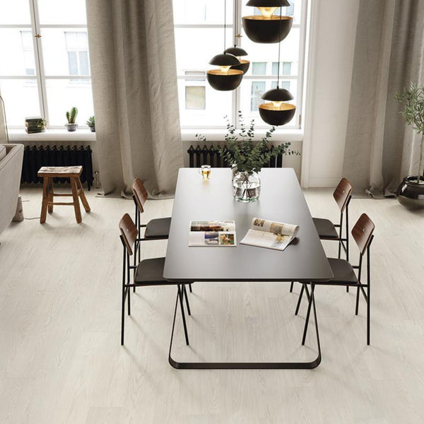 # DIMORE - EMILCERAMICA interpreta l'essenza del rovere in uno stile nuovo e originale