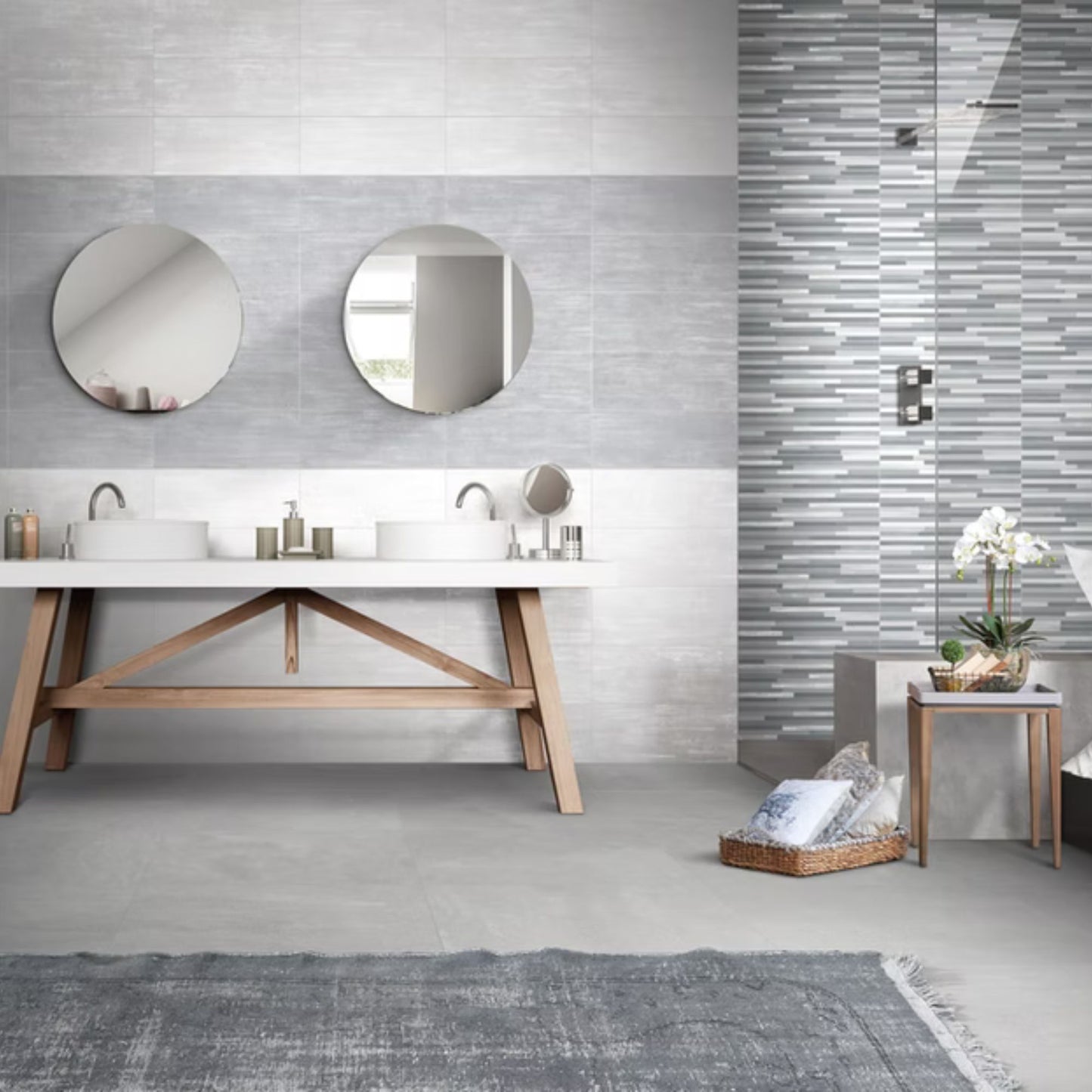 ETOILE SAVOIA ITALIA rivestimenti in bicottura in pasta bianca effetto cemento e muretto decorato per pareti bagno e living